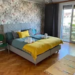 Moderne Wohnung Mit 2 Balkonen, Self Check-In, Parking