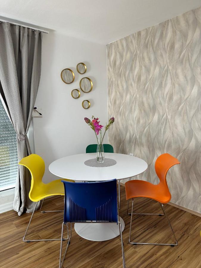 Apartment Moderne Mit 2 Balkonen, Self Check-in, Parking