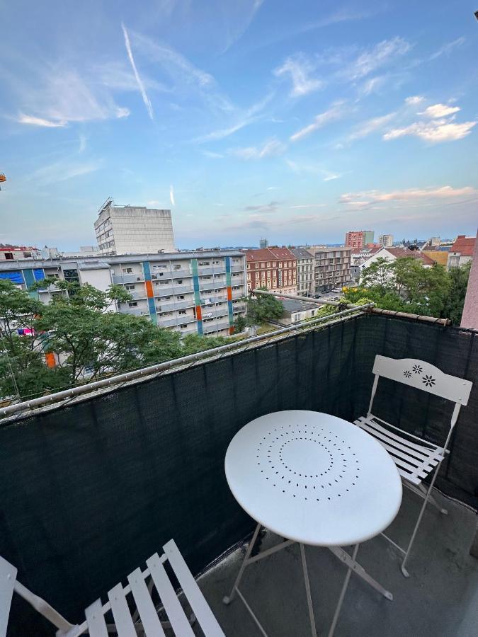 Moderne Mit 2 Balkonen, Self Check-in, Parking * Graz