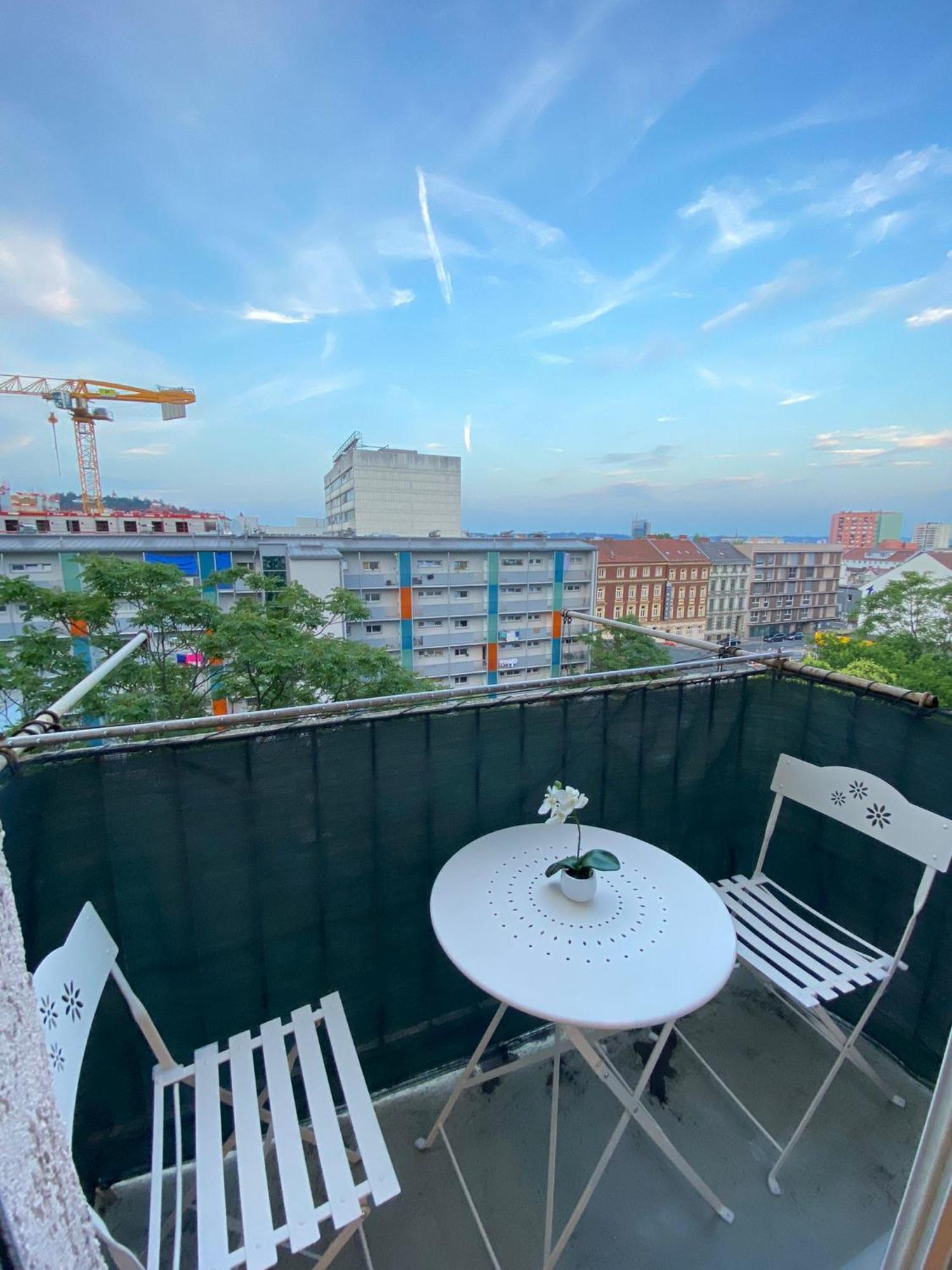 Apartment Moderne Mit 2 Balkonen, Self Check-in, Parking Graz